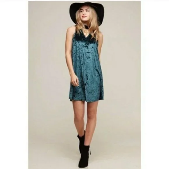 Peach Love California | Dresses | Forest Green Flowy Crushed Velvet Keyhole  Dress | Poshmark